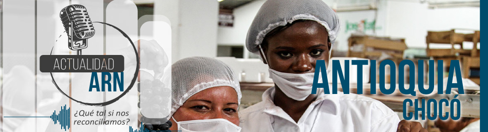  Banner Actualidad ARN Radio Antioquia Chocó. Dos mujeres una blanca y una nera con tapabocas y gorro de protección para aliment